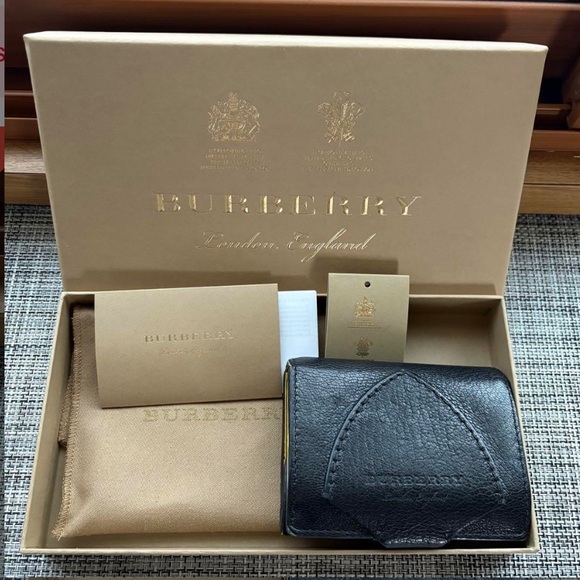 Burberry leather compact wallet - Picture 1 of 7